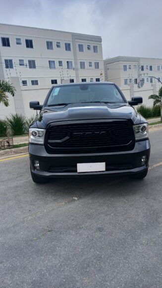 RAM CLASSIC LARAMIE - 2023/2023 - NIGTH ED. 4X4 R$269.900,00 - Imagem 2