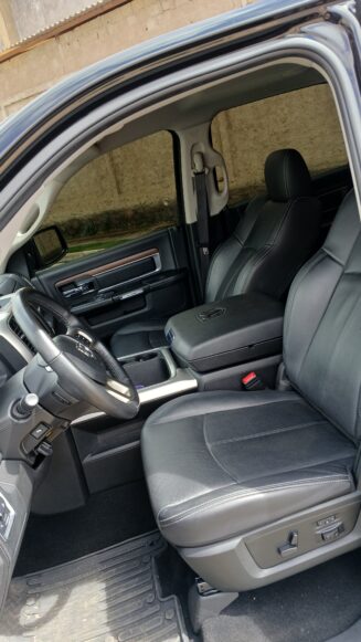 RAM CLASSIC LARAMIE - 2023/2023 - NIGTH ED. 4X4 R$269.900,00 - Imagem 8